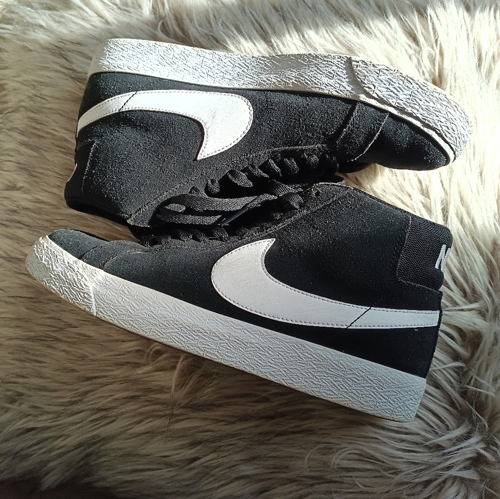 Nike SB Zoom Blazer Mid Black Suede Skate Shoes Sneakers Men's 7 Women's 8.5